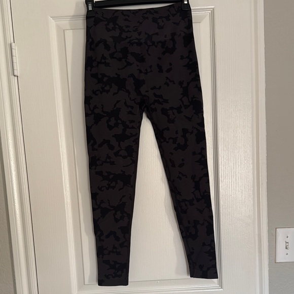 Yeoreo Black Camo Leggings - Picture 1 of 4